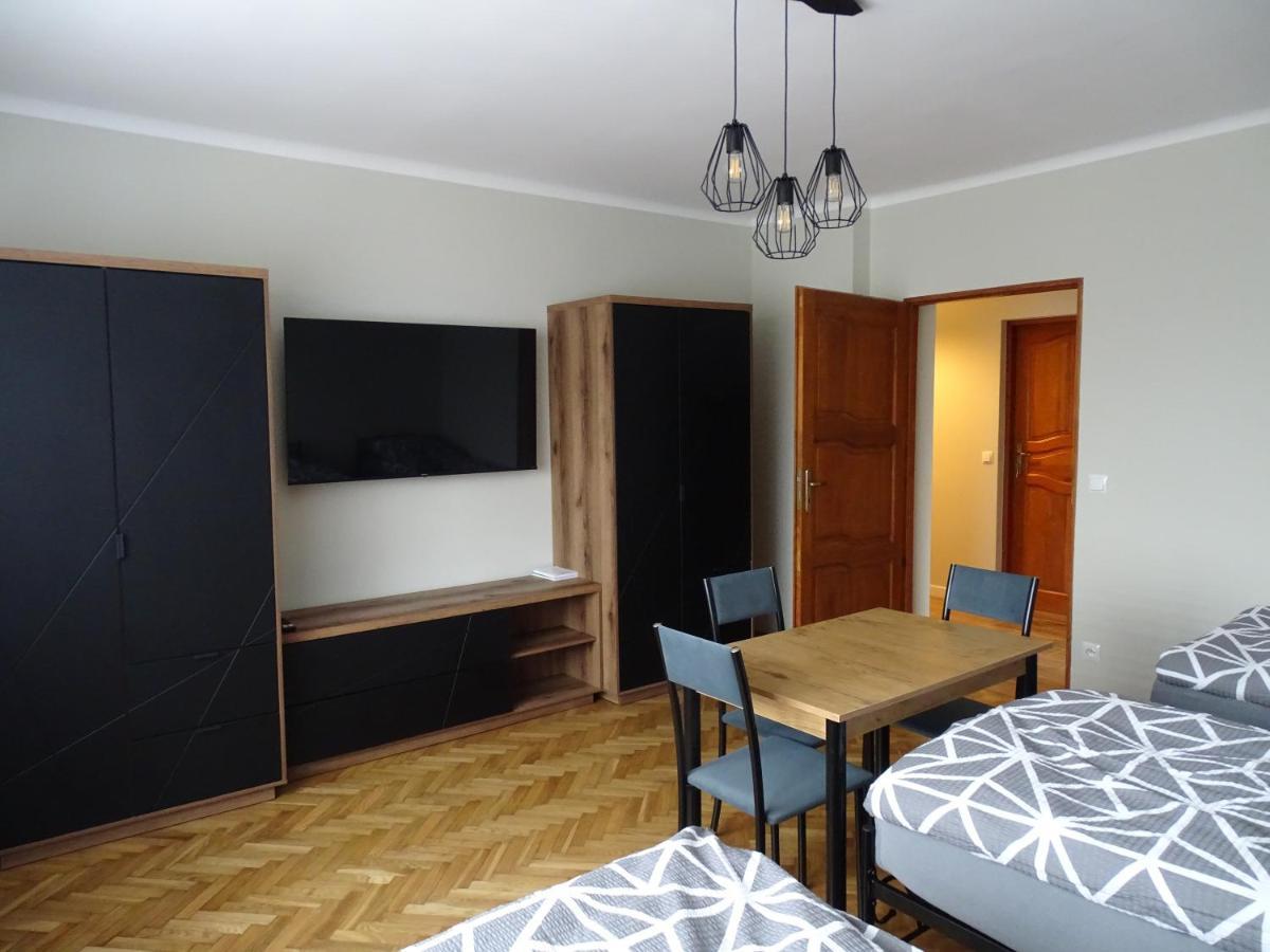 Mieszkania Pracowniczo-Turystyczne Zelazna  Extérieur photo